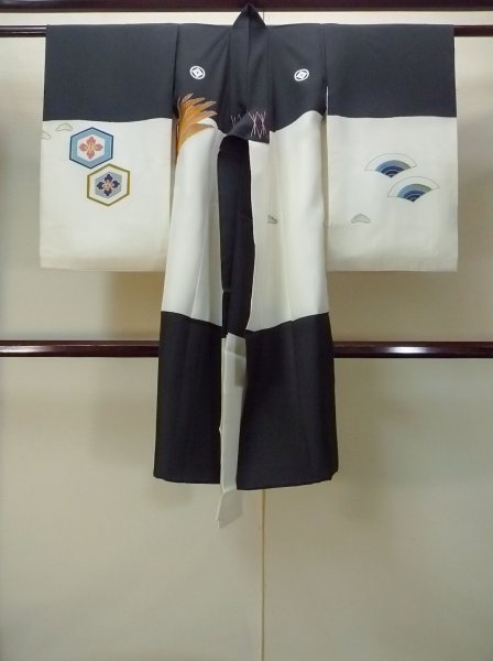 Photo2: P0123A Vintage Japanese kimono Black Kimono for Boys for men / Silk. Pine tree/branch/needle, Set with P0123B (Grade B) (2)