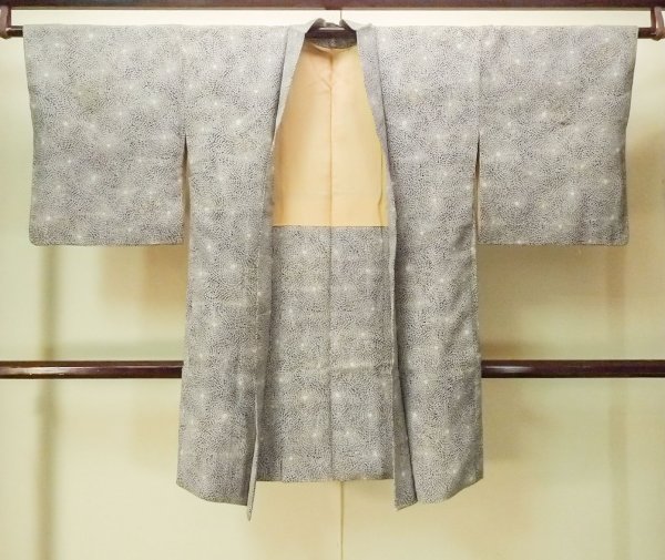 Photo1: P0123D Vintage Japanese kimono Black HAORI short jacket for women / Silk. Flower (Grade A) (1)