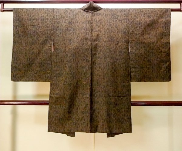 Photo2: P0123E Vintage Japanese kimono Dark Brown HAORI short jacket for women / Silk. Abstract pattern (Grade A) (2)