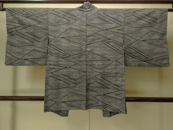 Photo2: P0123I Vintage Japanese kimono Black HAORI short jacket for women / Silk. Triangle (Grade B) (2)