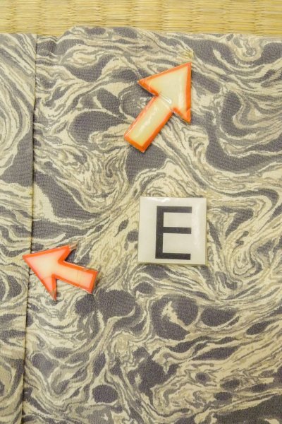 Photo18: P0123M Vintage Japanese kimono Gray HAORI short jacket for women / Silk. MOMIJI maple leaf (Grade C) (18)