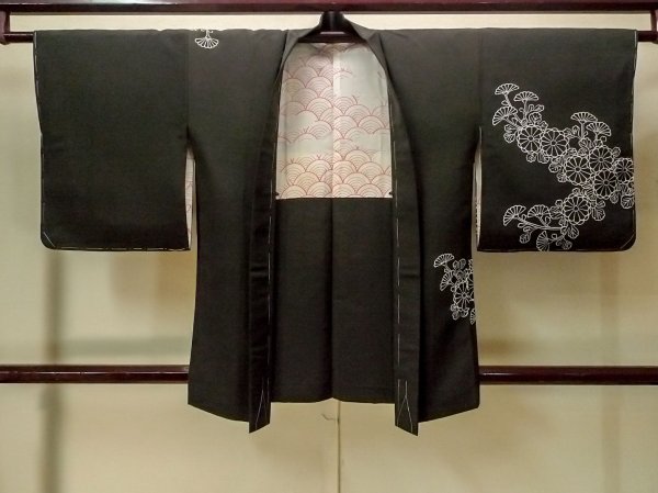 Photo1: P0123N Vintage Japanese kimono Black HAORI short jacket for women / Silk. Chrysanthemum (Grade C) (1)