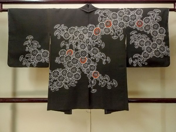 Photo2: P0123N Vintage Japanese kimono Black HAORI short jacket for women / Silk. Chrysanthemum (Grade C) (2)