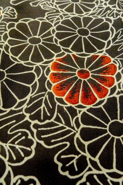 Photo9: P0123N Vintage Japanese kimono Black HAORI short jacket for women / Silk. Chrysanthemum (Grade C) (9)
