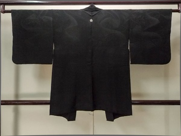 Photo2: P0123O Vintage Japanese kimono Black HAORI short jacket for women / Silk., Base woven pattern: mountain, KUMIHIMO rope with tassels, Folding fan. (Grade B) (2)