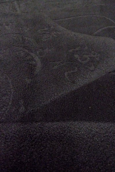 Photo10: P0123O Vintage Japanese kimono Black HAORI short jacket for women / Silk., Base woven pattern: mountain, KUMIHIMO rope with tassels, Folding fan. (Grade B) (10)