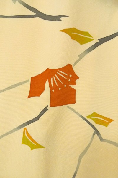 Photo7: P0123X Vintage Japanese kimono Light Beige HAORI short jacket for women / Silk. Flower (Grade B) (7)