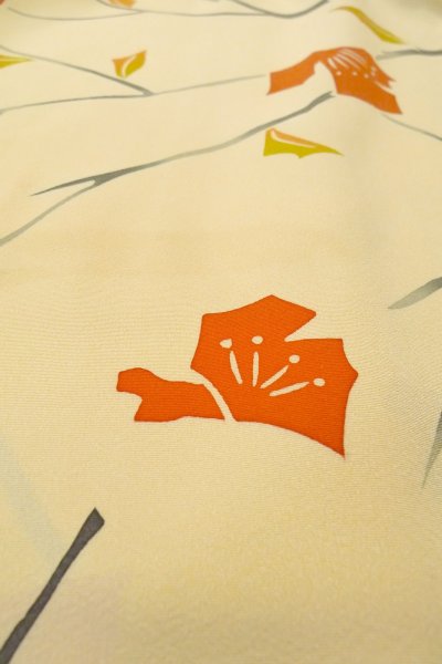 Photo9: P0123X Vintage Japanese kimono Light Beige HAORI short jacket for women / Silk. Flower (Grade B) (9)