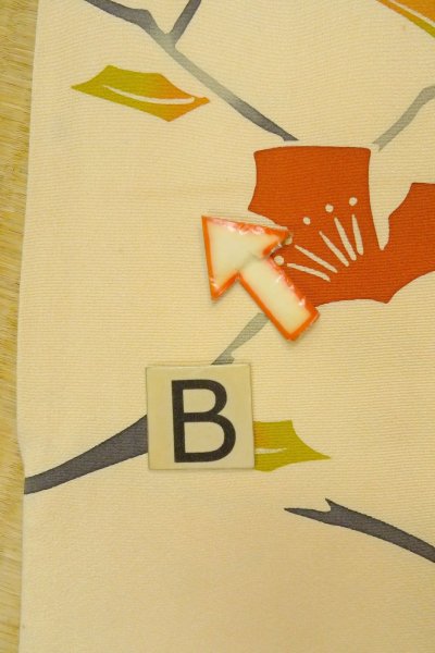 Photo15: P0123X Vintage Japanese kimono Light Beige HAORI short jacket for women / Silk. Flower (Grade B) (15)