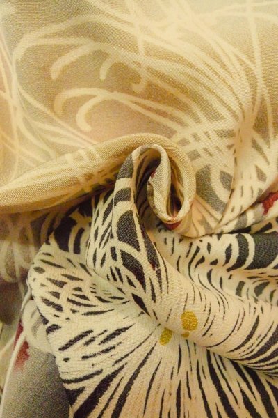 Photo11: P0225C Antique Japanese kimono Pale Grayish Multi Color KOMON dyed for women / Silk. Chrysanthemum (Grade C) (11)