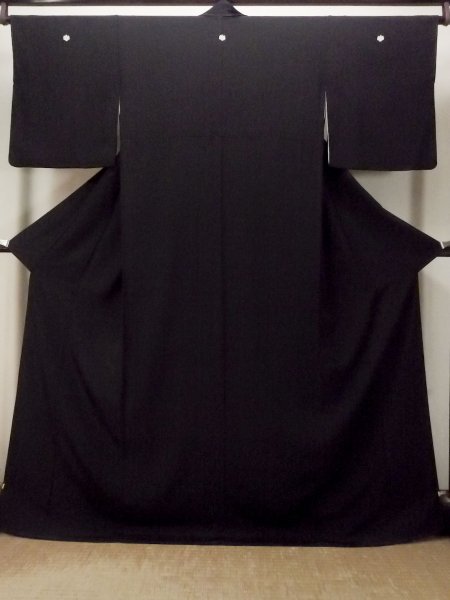 Photo1: Mint P0225I Vintage Japanese kimono Black MONTSUKI crests for women / Silk. (Grade A) (1)