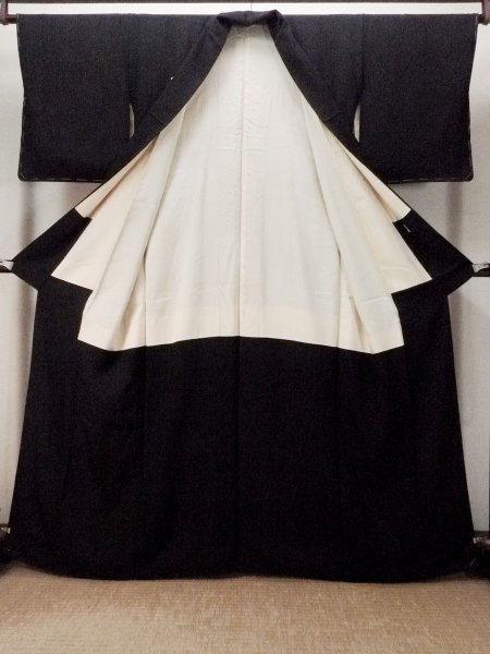 Photo2: P0225L Vintage Japanese kimono Black MONTSUKI crests for women / Silk. (Grade A+) (2)