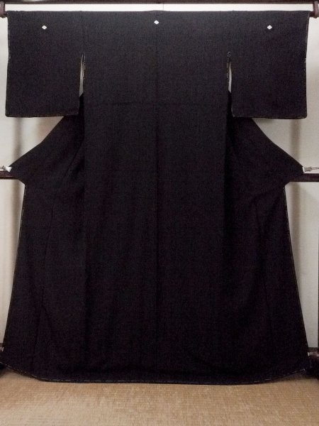 Photo1: P0225M Vintage Japanese kimono Black MONTSUKI crests for women / Silk. (Grade A+) (1)