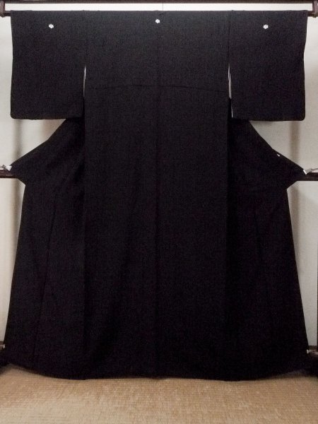 Photo1: P0225N Vintage Japanese kimono Black MONTSUKI crests for women / Silk. (Grade A) (1)