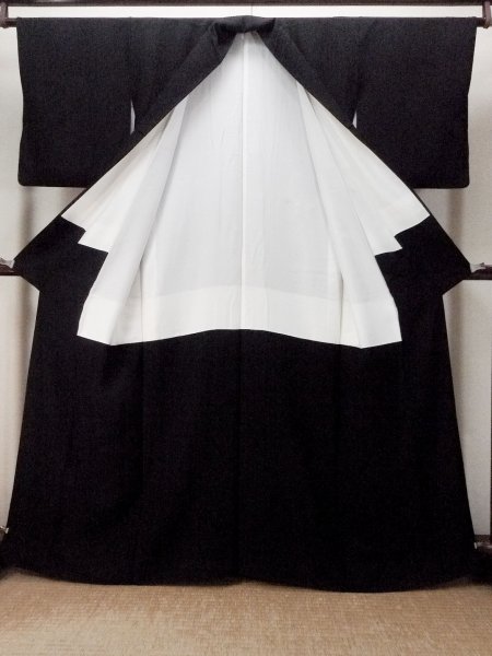 Photo2: P0225N Vintage Japanese kimono Black MONTSUKI crests for women / Silk. (Grade A) (2)
