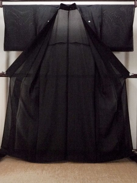 Photo2: P0225P Vintage Japanese kimono Black MONTSUKI crests for women / Silk. (Grade A) (2)