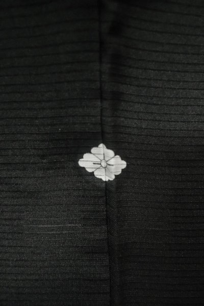 Photo3: P0225P Vintage Japanese kimono Black MONTSUKI crests for women / Silk. (Grade A) (3)