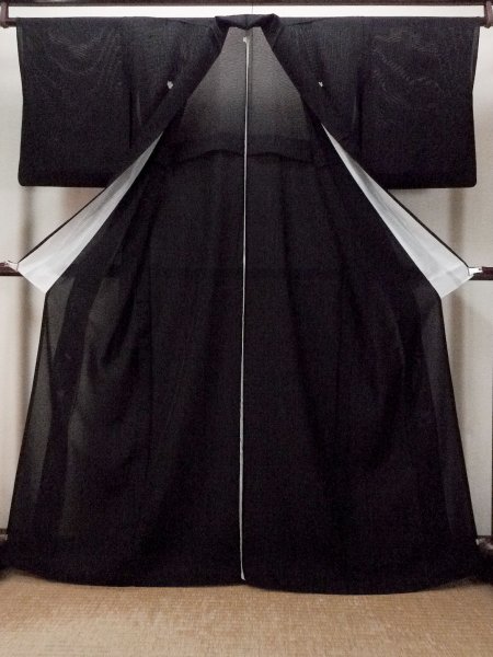 Photo2: P0225Q Vintage Japanese kimono Black MONTSUKI crests for women / Silk. (Grade A) (2)