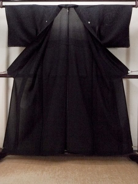 Photo2: Mint P0225S Vintage Japanese kimono Black MONTSUKI crests for women / Silk. (Grade A) (2)