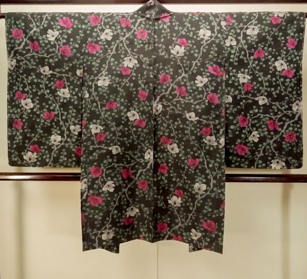 Photo2: Mint P0312A Antique Japanese kimono Black HAORI short jacket for women / Silk. Camellia (Grade A) (2)