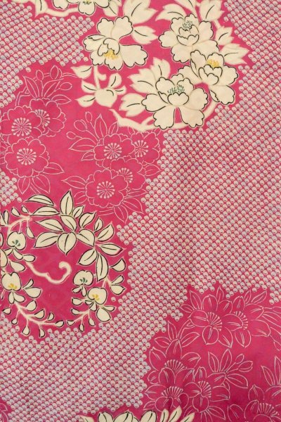 Photo4: P0312B Antique Japanese kimono Pink HAORI short jacket for women / Silk. Flower circle (Grade B) (4)
