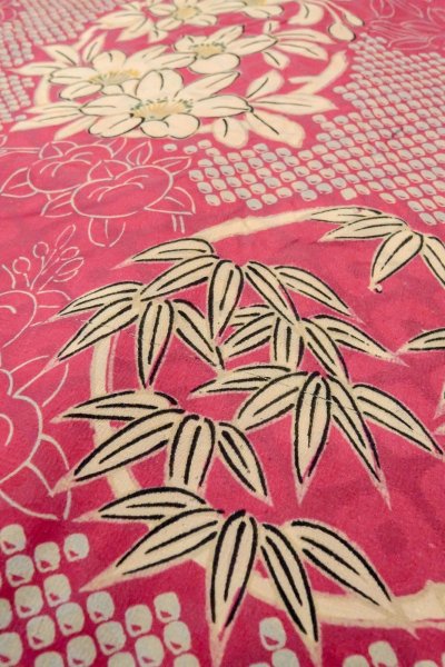 Photo8: P0312B Antique Japanese kimono Pink HAORI short jacket for women / Silk. Flower circle (Grade B) (8)