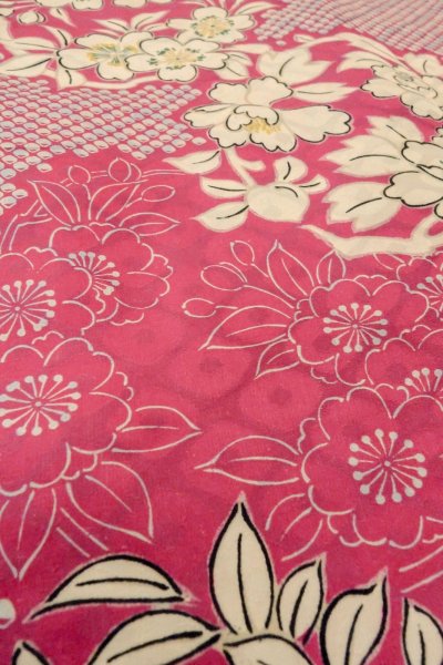 Photo9: P0312B Antique Japanese kimono Pink HAORI short jacket for women / Silk. Flower circle (Grade B) (9)