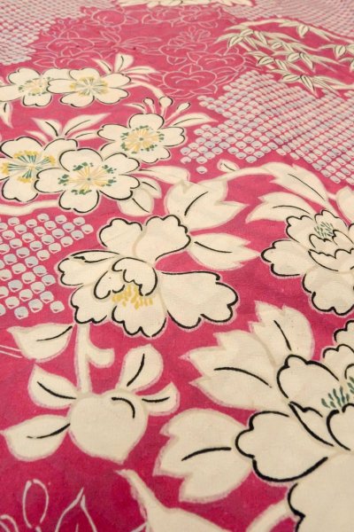 Photo10: P0312B Antique Japanese kimono Pink HAORI short jacket for women / Silk. Flower circle (Grade B) (10)