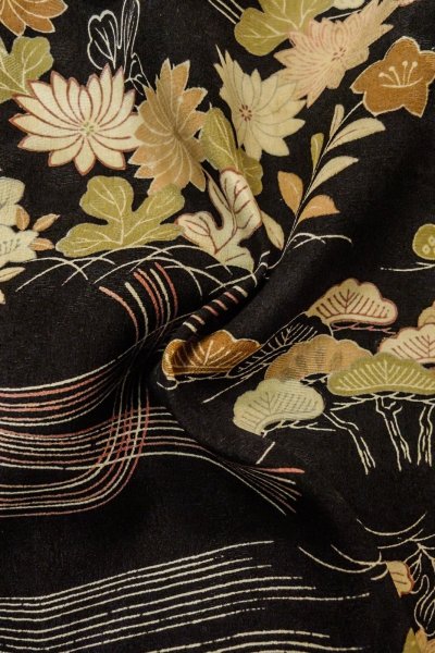 Photo11: P0312J Antique Japanese kimono Black HAORI short jacket for women / Silk. Chrysanthemum (Grade C) (11)