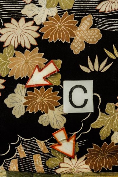 Photo16: P0312J Antique Japanese kimono Black HAORI short jacket for women / Silk. Chrysanthemum (Grade C) (16)