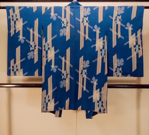 Photo2: P0312M Antique Japanese kimono Blue HAORI short jacket for women / Silk. MOMIJI maple leaf (Grade B) (2)