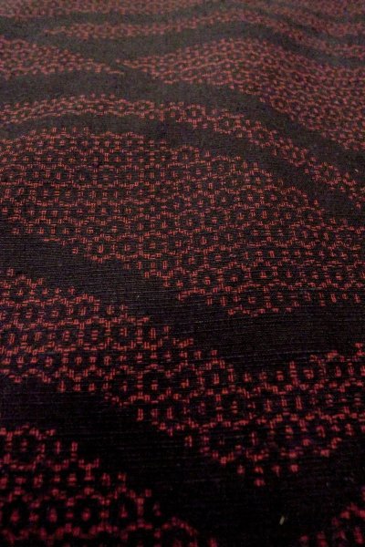Photo9: Mint P0408A Vintage Japanese kimono Black TSUMUGI pongee for women / Silk. Tortoise-shell pattern(Hexagonal pattern) (Grade A) (9)