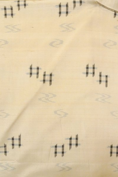 Photo1: P0408D Vintage Japanese kimono Light Beige TSUMUGI pongee for women / Silk. Stream (Grade C) (1)