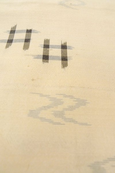 Photo9: P0408D Vintage Japanese kimono Light Beige TSUMUGI pongee for women / Silk. Stream (Grade C) (9)