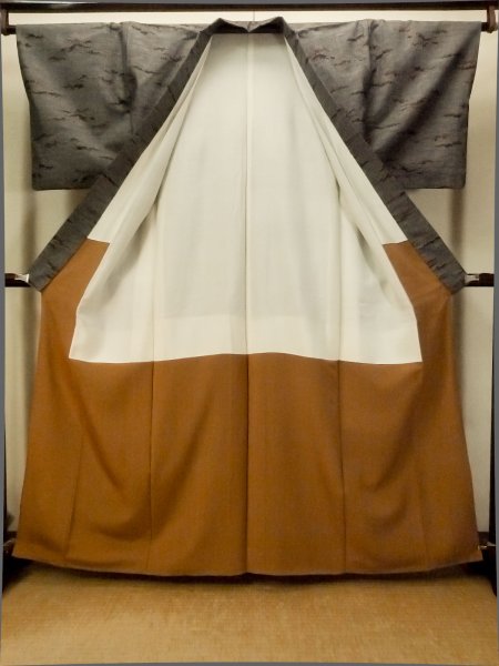 Photo3: P0408E Vintage Japanese kimono Black TSUMUGI pongee for women / Silk. Abstract pattern (Grade B) (3)