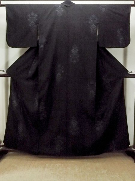 Photo2: P0408G Vintage Japanese kimono Black TSUMUGI pongee for women / Silk. Abstract pattern (Grade B) (2)