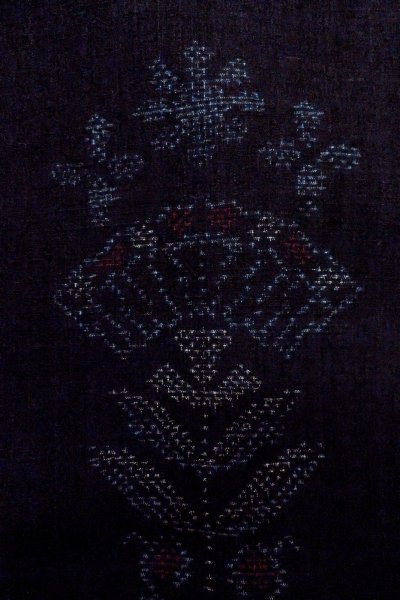 Photo7: P0408G Vintage Japanese kimono Black TSUMUGI pongee for women / Silk. Abstract pattern (Grade B) (7)