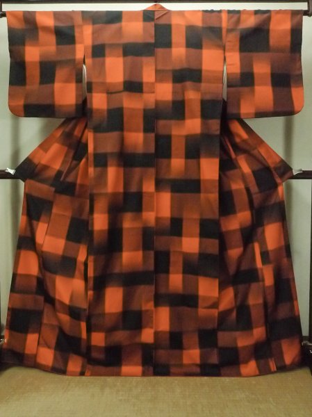 Photo2: P0408H Vintage Japanese kimono Red TSUMUGI pongee for women / Silk. Plaid Checks (Grade B) (2)