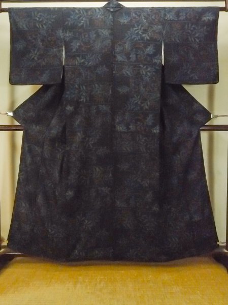 Photo2: P0408I Vintage Japanese kimono Dark Indigo Blue TSUMUGI pongee for women / Silk. Flower (Grade B) (2)