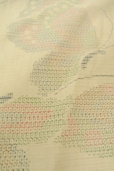 Photo9: P0408Q Vintage Japanese kimono Pale Ivory YUUKI-TSUMUGI for women / Silk. Butterfly (Grade C) (9)