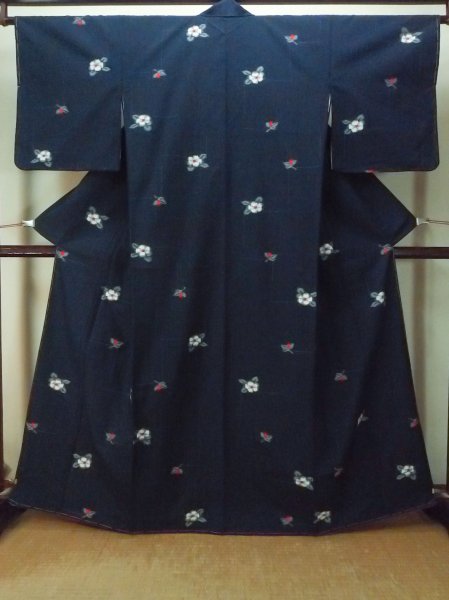 Photo2: P0408T Used Japanese kimono Dark Navy Blue TSUMUGI pongee for women / Silk. Camellia (Grade A+) (2)