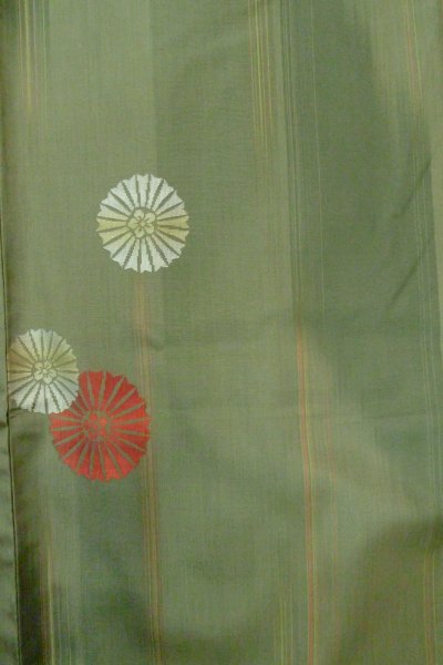 Photo5: P0408U Vintage Japanese kimono Grayish Green TSUMUGI pongee for women / Silk. Stripes, Umbrella pattern (Grade B) (5)
