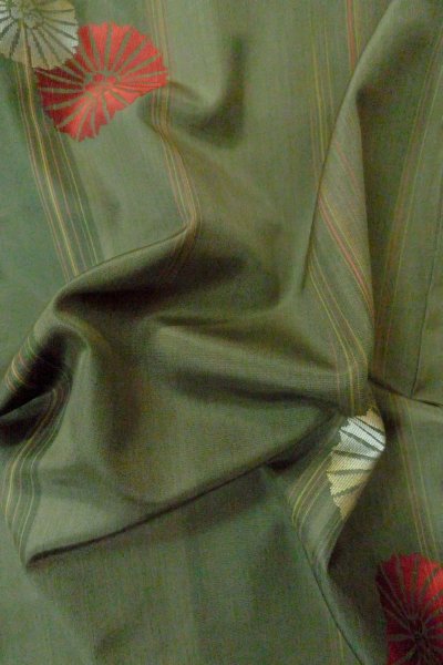 Photo11: P0408U Vintage Japanese kimono Grayish Green TSUMUGI pongee for women / Silk. Stripes, Umbrella pattern (Grade B) (11)