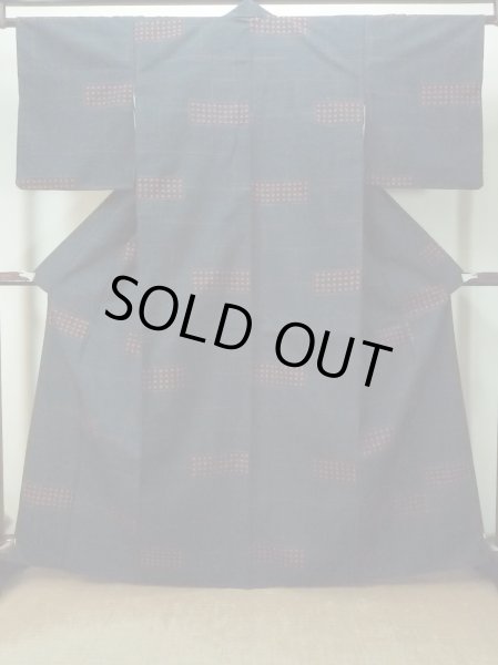 Photo2: P0408V Vintage Japanese kimono Dark Navy Blue TSUMUGI pongee for women / Silk. Abstract pattern (Grade B) (2)