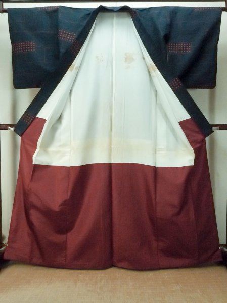 Photo3: P0408V Vintage Japanese kimono Dark Navy Blue TSUMUGI pongee for women / Silk. Abstract pattern (Grade B) (3)