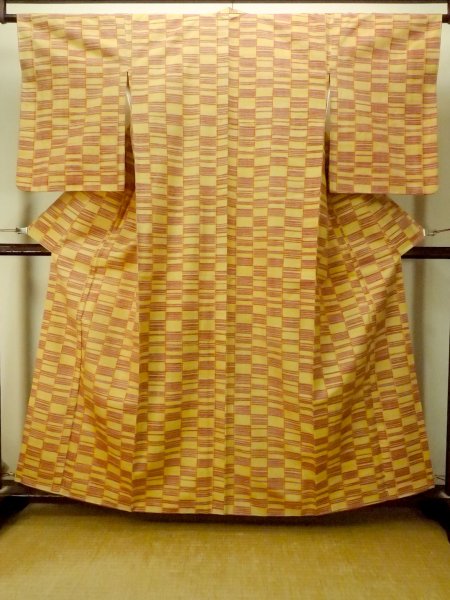 Photo2: P0408Z Vintage Japanese kimono Light Yellowish Golden Yellow TSUMUGI pongee for women / Silk. Line (Grade A) (2)