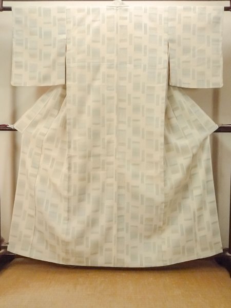 Photo2: P0409B Vintage Japanese kimono Light Ivory SHIOZAWA-TSUMUGI for women / Silk. Quadrangle (Grade B) (2)