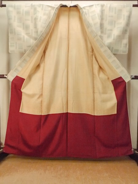 Photo3: P0409B Vintage Japanese kimono Light Ivory SHIOZAWA-TSUMUGI for women / Silk. Quadrangle (Grade B) (3)