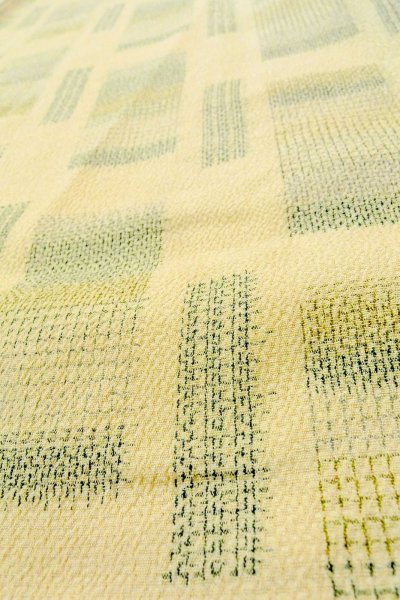 Photo8: P0409B Vintage Japanese kimono Light Ivory SHIOZAWA-TSUMUGI for women / Silk. Quadrangle (Grade B) (8)