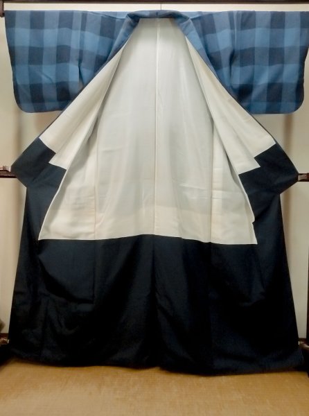 Photo3: P0409I Vintage Japanese kimono Light Indigo Blue TSUMUGI pongee for women / Silk. Plaid Checks (Grade C) (3)